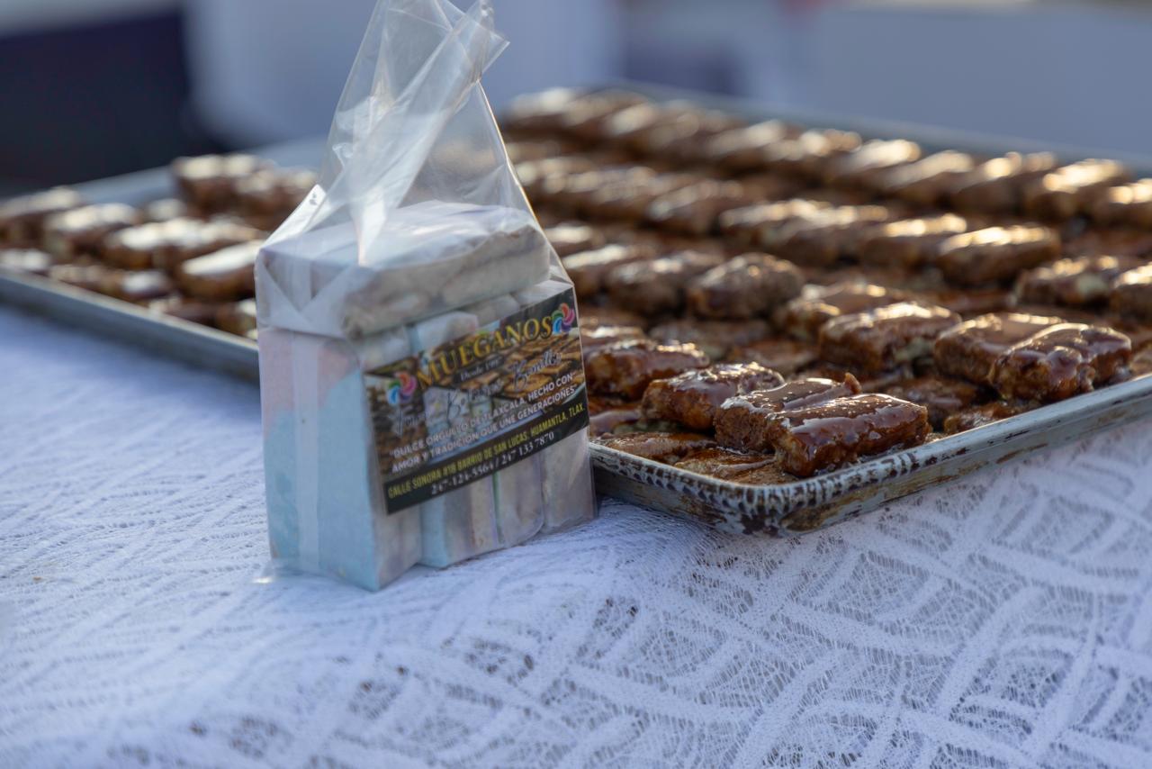 Familias huamantlecas disfrutan de música y danza durante 'Jueves de Muéganos' en La Preciosa